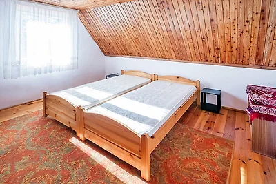 Grande casa per le vacanze con un grande giar...