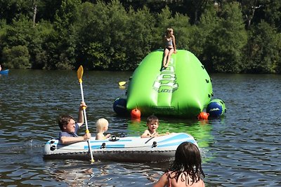 Einstöckiger Bungalow bei einem Stausee in de...