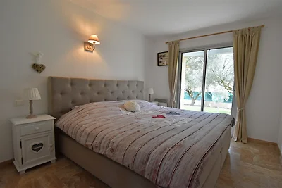 Élégante villa avec piscine privée dans le su...