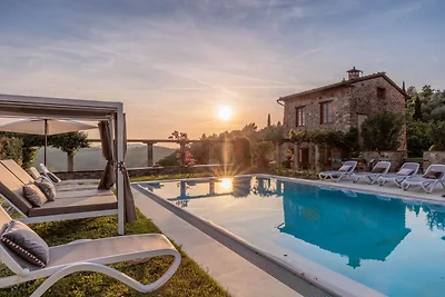 Malerische Villa in Lucca mit Pool