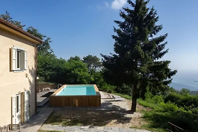 Ferienhaus in Calci mit Schwimmbecken