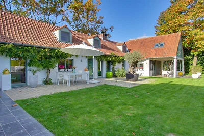 Schöne ländliche Villa mit schönem Pool
