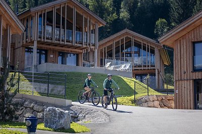 Chalet mit warmem Pool auf der Terrasse