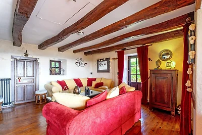 Steinhaus mit Pool und Garten