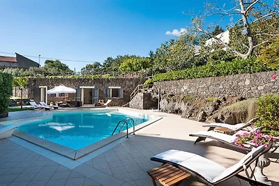 Lussuosa villa a Ragalna con piscina privata