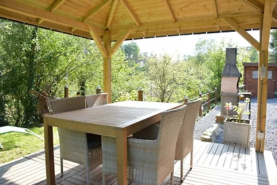 Hut in het bos, comfortabel, mooie overdekt...