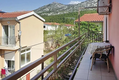 Wohnung im Haus Pink Starigrad Paklenica