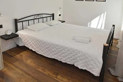 Luxury Slatine Apartments with Terrace and Ga...