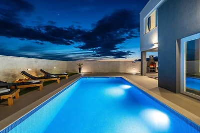 Villa mit Panoramablick auf Meer und Velebit