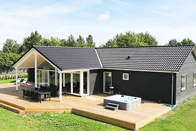 14 Personen Ferienhaus in Væggerløse