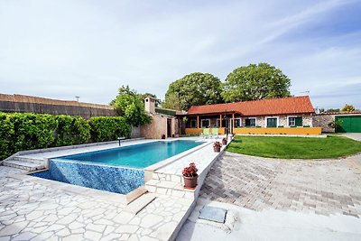 Ruhiges Ferienhaus in Kakma mit Swimmingpool