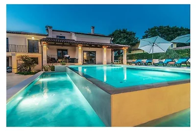 Villa in Svetvinčenat mit Schwimmbecken