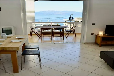Gerהumiges Apartment mit Meerblick in Saranda
