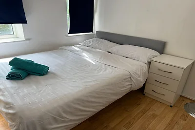 Rahal Hackney |  Double Room Shared washroom
