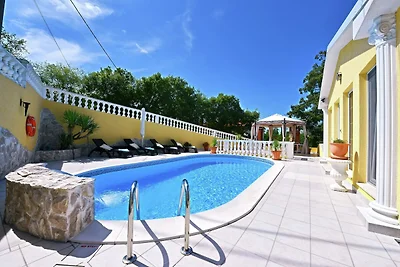 Villa in Ripenda Kras mit Pool und Sauna