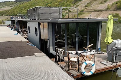 Hausboot in Pölich mit Schwimmbecken