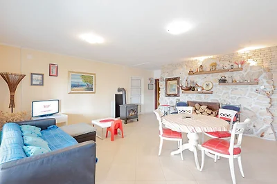 Moderna casa vacanze a Mandre con barbecue