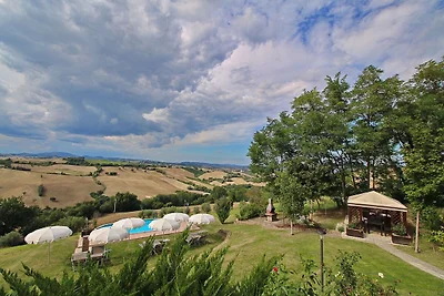 Appartamento con piscina e parcheggio