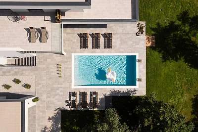 Villa moderna immersa nella natura a Labin
