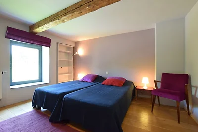 Affascinante casa vacanze a Humain con giardi...