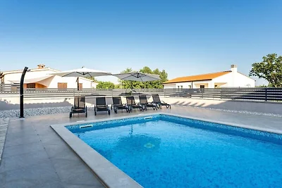 Villa in Sveti Lovreč mit Schwimmbecken