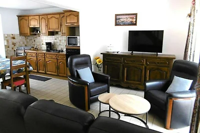 Huis vlakbij het strand met tuin en barbecue