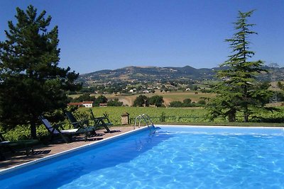 Spaziosa country house con piscina