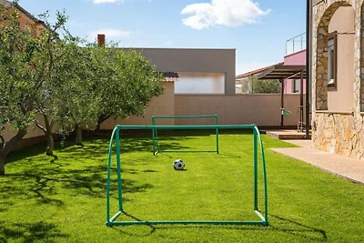 Villa in Pula mit Schwimmbecken