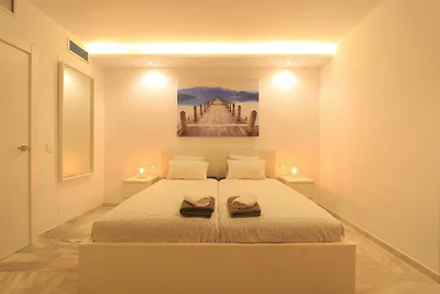 MODERN BEACH PENTHOUSE