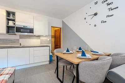 Apartments Robi & Kristina - Studio Apartment...