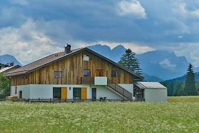 Vakantieappartement in Krün met zwembad