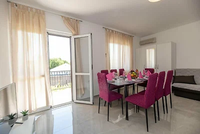 Apartment Zora in Seline am Meer, Kiesstrand