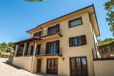 Villa a Lonnano con piscina