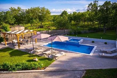 Ferienhaus in Imotski mit Schwimmbecken