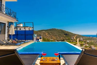 Villa in Kalkan mit Schwimmbecken
