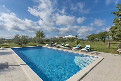 Mamesa with pool near Rovinj