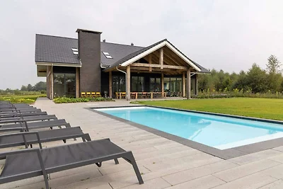 Villa mit beheiztem Pool und Sauna
