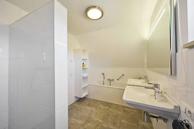 Luxe villa met sauna en stoomdouche in...