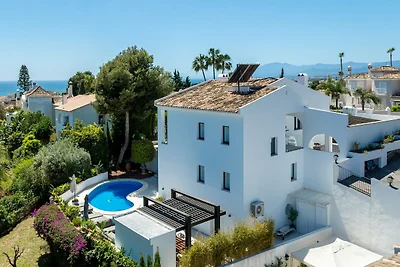 Elegant Villa with sea Views & Pool Marbella