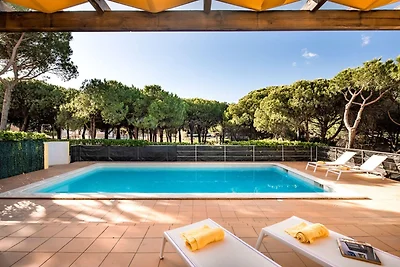 Grande villa con piscina privata a pochi pass...