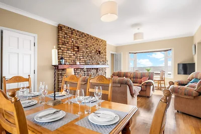 Haus in Clifden mit Meer- und Bergblick