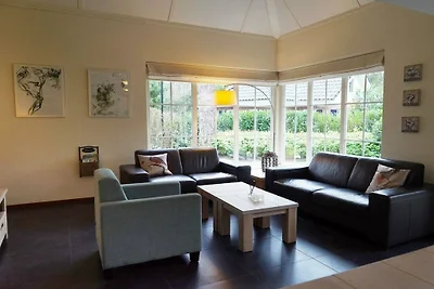 Villa in Beekbergen mit Terrasse