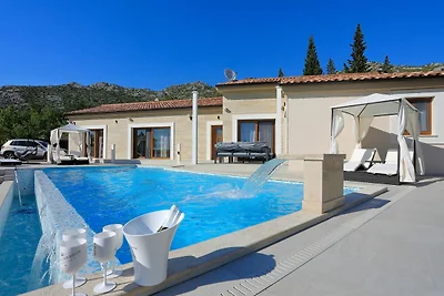 Wunderschöne Villa mit Pool
