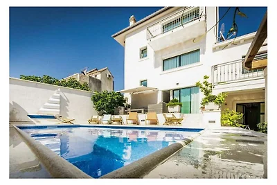 Villa in Povlja mit Schwimmbecken