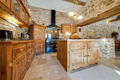 Casa vacanze in pietra con piscina privata