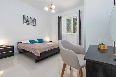 Holiday Home Apios - Three Bedroom Holiday Ho...