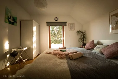 Rustic Refuge Glamping with Hot-Tub and Sauna...