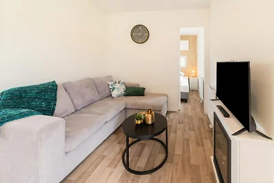 Geräumiges Mobilheim mit Terrasse in Erezée