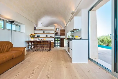 Moderne Villa in Cisternino mit Swimmingpool