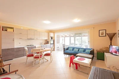 Moderna casa vacanze a Mandre con barbecue